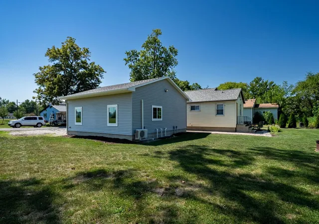 Photo 3 of Single family home for sale at 327 E John St, Forrest, IL 61741 | MLS# 12751393 | Listing updated on 2026-09-12
