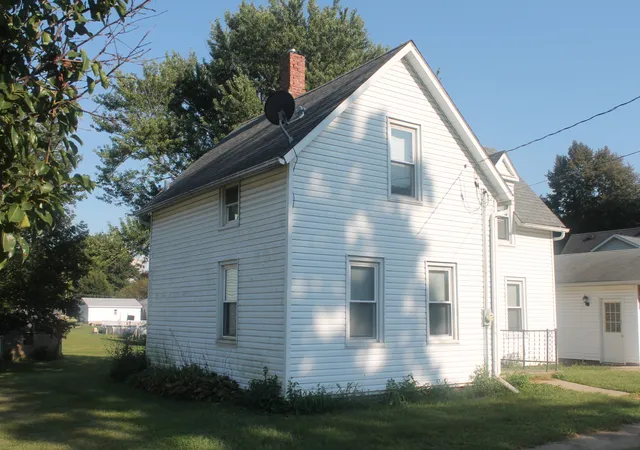 Photo 4 of Single family home for sale at 306 N Holmes St, Cambridge, IL 61238 | MLS# 12751399 | Listing updated on 2026-09-27
