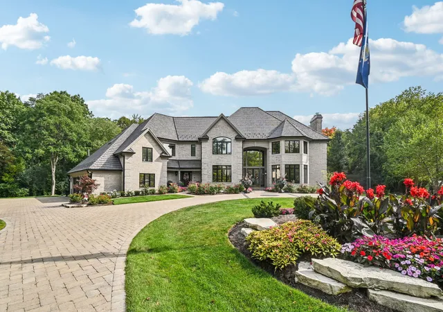 Photo 2 of Mansion for sale at 3001 Glen Eagles Ct, St. Charles, IL 60174 | MLS# 12751400 | Listing updated on 2026-09-21