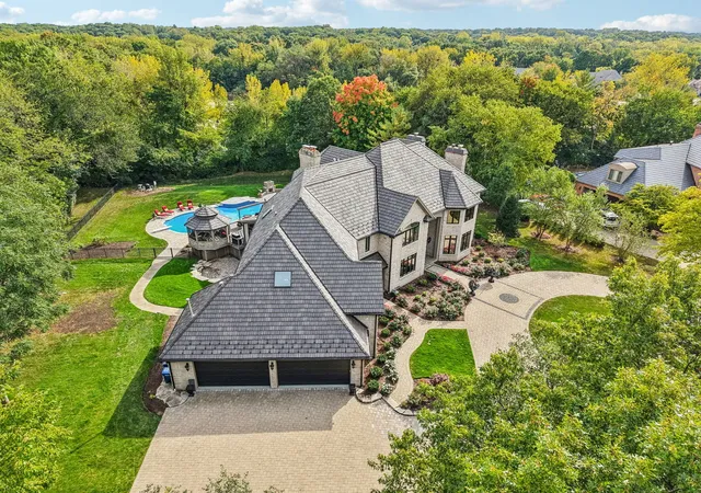 Photo 3 of Single family home for sale at 3001 Glen Eagles Ct, St. Charles, IL 60174 | MLS# 12751400 | Listing updated on 2026-10-21
