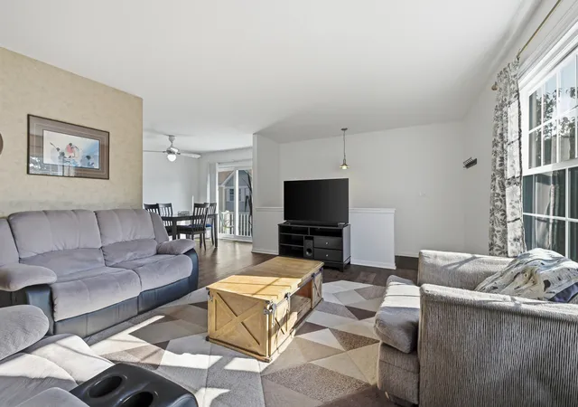 Listing Photo 4 - Condo for sale in building located at 1645 Timber Trl, Wheaton, IL 60189 - Unit #D