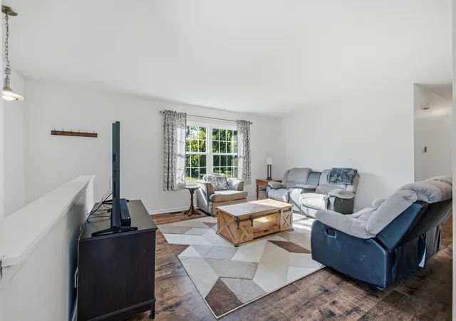 Listing Photo 5 - Condo for sale in building located at 1645 Timber Trl, Wheaton, IL 60189 - Unit #D