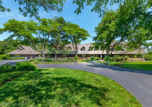 Photo 2 of Mansion for sale at 82 Hawley Woods Rd, Barrington Hills, IL 60010 | MLS# 12751406 | Listing updated on 2026-10-04