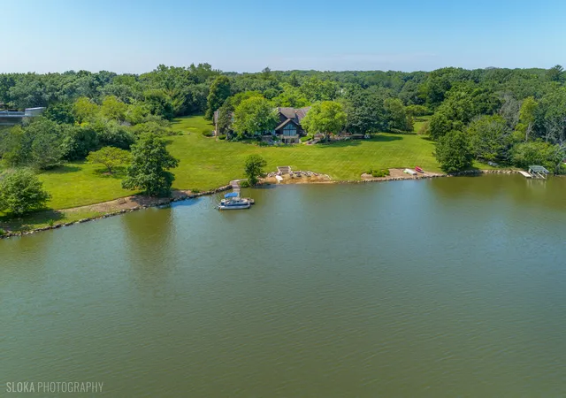 Photo 3 of Mansion for sale at 82 Hawley Woods Rd, Barrington Hills, IL 60010 | MLS# 12751406 | Listing updated on 2026-10-04