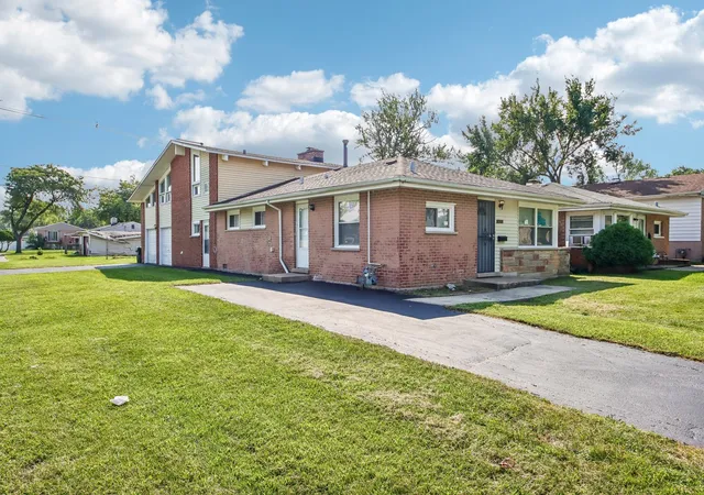 Photo 3 of Single family home for sale at 16207 Marshfield Ave, Markham, IL 60428 | MLS# 12751413 | Listing updated on 2026-09-22