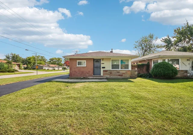 Photo 3 of Single family home for sale at 16207 Marshfield Ave, Markham, IL 60428 | MLS# 12751413 | Listing updated on 2026-09-22