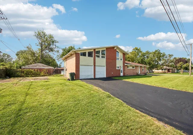 Photo 4 of Single family home for sale at 16207 Marshfield Ave, Markham, IL 60428 | MLS# 12751413 | Listing updated on 2026-09-22
