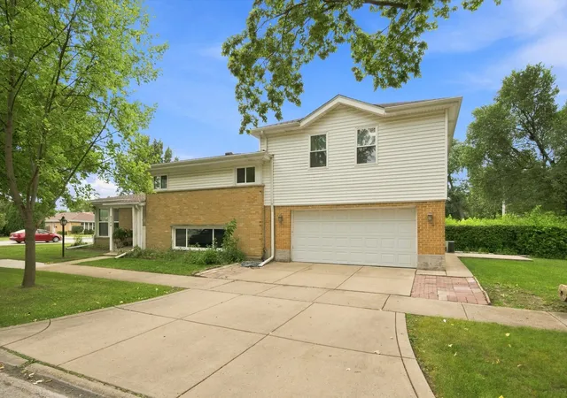 Photo 2 of Single family home for sale at 9206 Kostner Ave, Skokie, IL 60076 | MLS# 12751433 | Listing updated on 2026-09-22