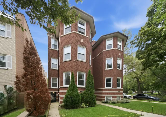 Photo 2 of Condo for sale at 1647 W Sherwin Ave #1, Chicago, IL 60626 | MLS# 12751445 | Listing updated on 2026-09-24
