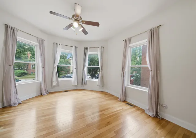 Listing Photo 4 - Condo for sale in building located at 1647 W Sherwin Ave, Chicago, IL 60626 - Unit #1