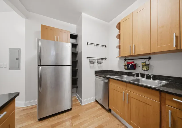 Listing Photo 5 - Condo for sale in building located at 1647 W Sherwin Ave, Chicago, IL 60626 - Unit #1