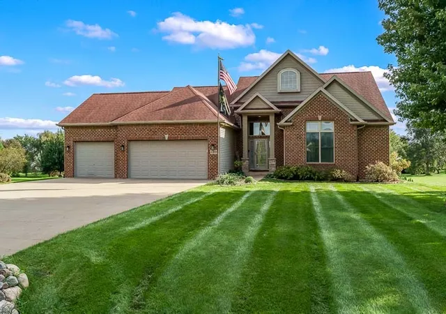 Photo 4 of Sale Pending at 3369 Prairie Rd, Belvidere, IL 61008 | MLS# 12751466 | Listing updated on 2026-10-06