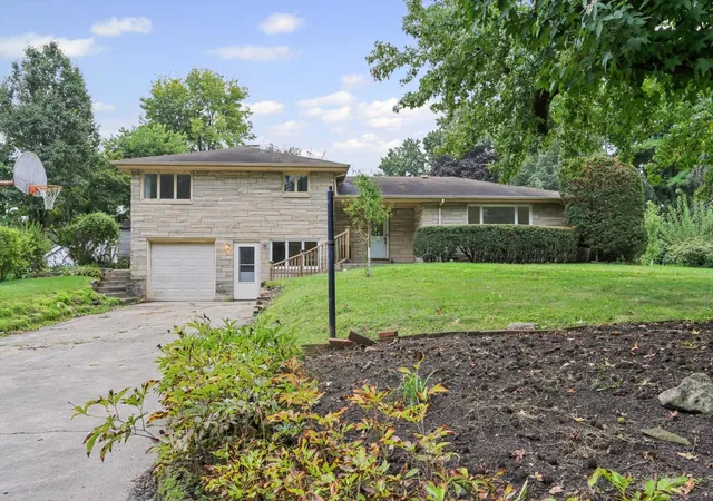Photo 3 of Single family home for sale at 1708 Park Hvn Dr, Champaign, IL 61820 | MLS# 12751472 | Listing updated on 2026-09-28