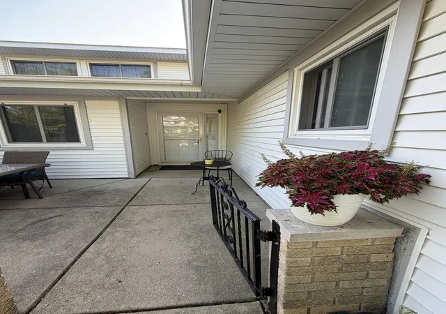 Photo 3 of Townhouse for sale at 1125 Taunton Ct, Schaumburg, IL 60193 | MLS# 12751487 | Listing updated on 2026-09-08