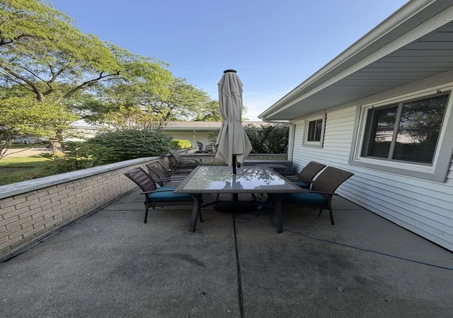 Photo 4 of Townhouse for sale at 1125 Taunton Ct, Schaumburg, IL 60193 | MLS# 12751487 | Listing updated on 2026-09-08