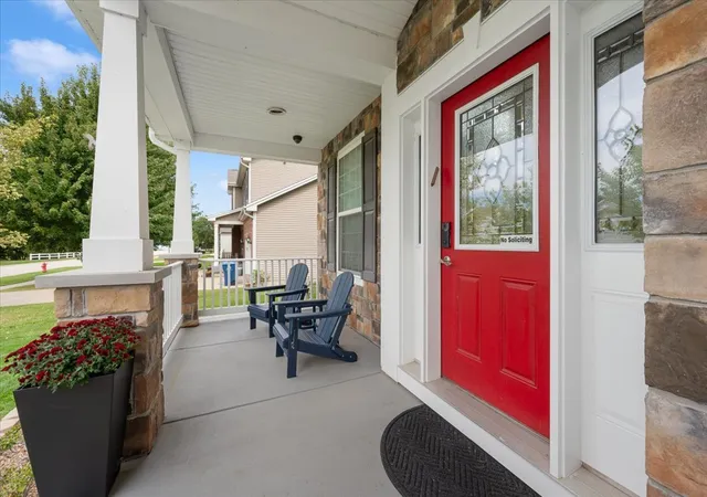 Photo 2 of Single family home for sale at 9 Lake Vista Ct, Lake Villa, IL 60046 | MLS# 12751492 | Listing updated on 2026-09-28