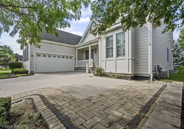 Photo 3 of Single family home for sale at 4 Denali Ct, South Barrington, IL 60010 | MLS# 12751523 | Listing updated on 2026-10-08