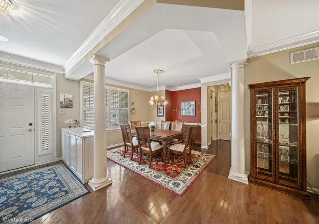 Photo 4 of Single family home for sale at 4 Denali Ct, South Barrington, IL 60010 | MLS# 12751523 | Listing updated on 2026-10-30