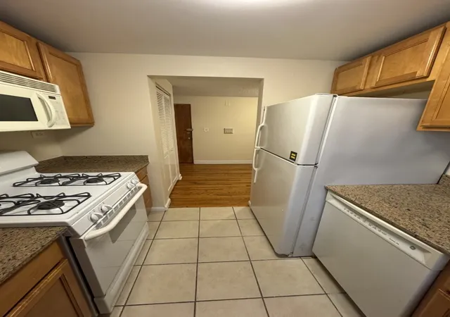Listing Photo 4 - Condo for sale in building located at 4044 N California Ave, Chicago, IL 60618 - Unit #201