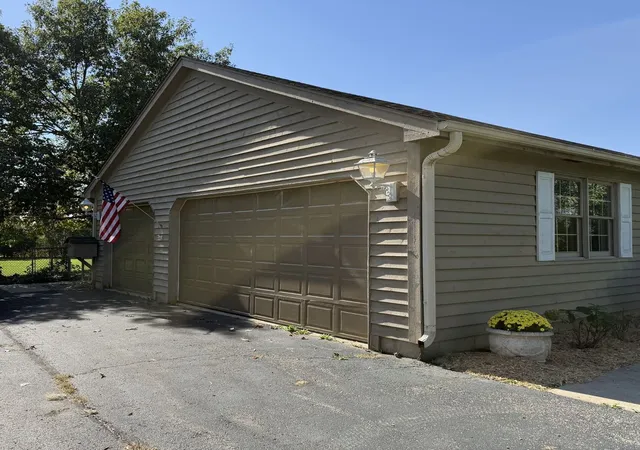 Photo 2 of Single family home for sale at 25651 W Illinois Route 60 Hwy, Grayslake, IL 60030 | MLS# 12751555 | Listing updated on 2026-10-20