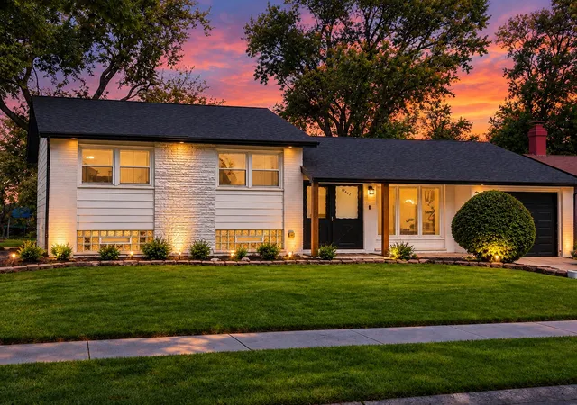 Photo 1 of Sale Pending at 17622 Oakwood Dr, Hazel Crest, IL 60429 | MLS# 12751562 | Listing updated on 2026-09-23