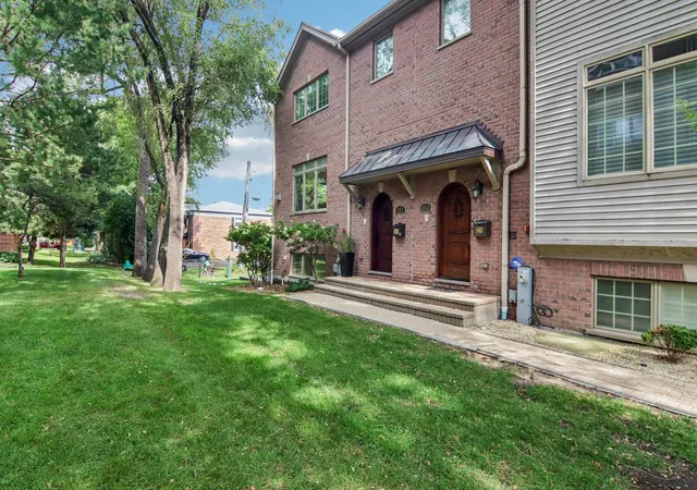Photo 2 of Townhouse for sale at 463 Summit Ave #D, Park Ridge, IL 60068 | MLS# 12751563 | Listing updated on 2026-09-22