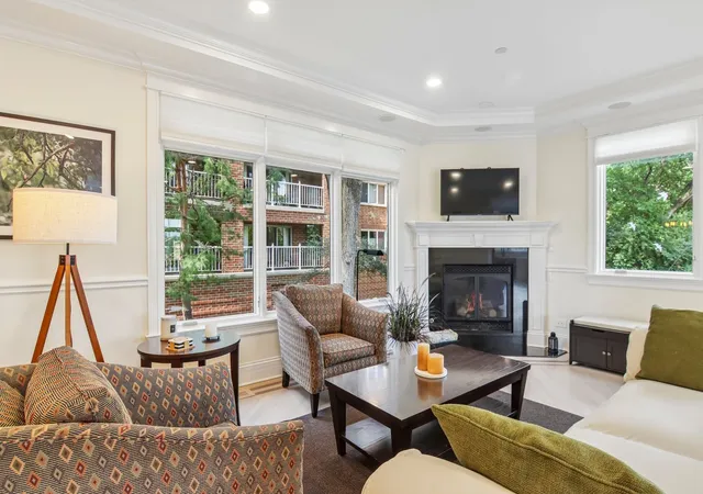 Photo 4 of Townhouse for sale at 463 Summit Ave #D, Park Ridge, IL 60068 | MLS# 12751563 | Listing updated on 2026-09-22