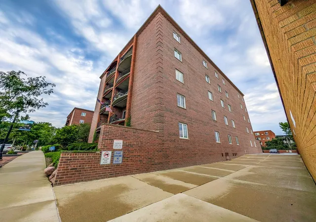 Photo 3 of Condo for sale at 515 N Main St #5CS, Glen Ellyn, IL 60137 | MLS# 12751586 | Listing updated on 2026-10-07