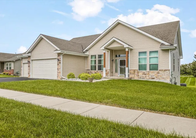 Photo 3 of Single family home for sale at 411 Hughes Pkwy, Poplar Grove, IL 61065 | MLS# 12751589 | Listing updated on 2026-09-26