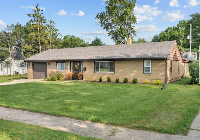 Photo 2 of Single family home for sale at 2221 Sharon Ave, Rockford, IL 61103 | MLS# 12751590 | Listing updated on 2026-09-22
