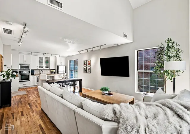 Photo 2 of Condo for sale at 1640 W Diversey Ave #6, Chicago, IL 60614 | MLS# 12751608 | Listing updated on 2026-10-02