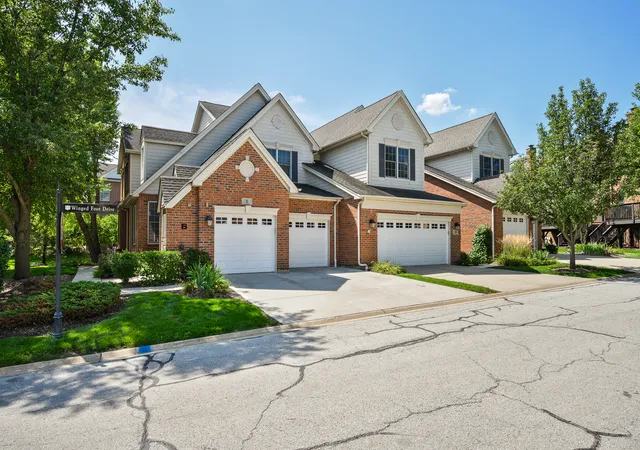 Photo 1 of Sale Pending at 3 Winged Ft Dr, Hawthorn Woods, IL 60047 | MLS# 12751610 | Listing updated on 2026-10-06