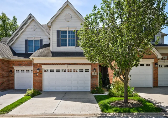 Photo 2 of Sale Pending at 3 Winged Ft Dr, Hawthorn Woods, IL 60047 | MLS# 12751610 | Listing updated on 2026-10-06