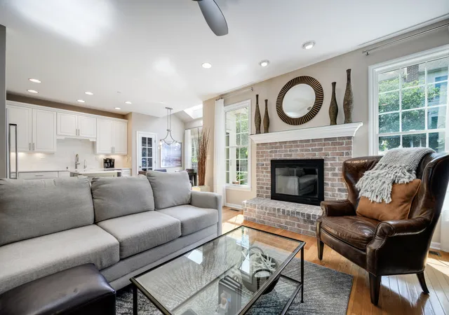 Photo 3 of Sale Pending at 3 Winged Ft Dr, Hawthorn Woods, IL 60047 | MLS# 12751610 | Listing updated on 2026-10-06