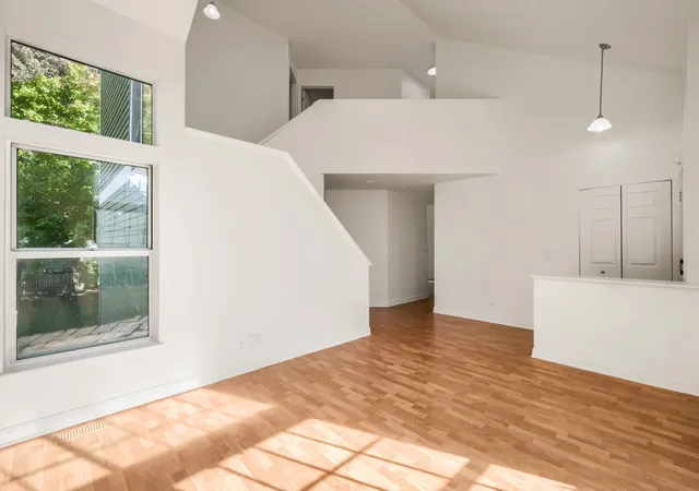 Photo 3 of Single family home for sale at 422 Harvard Ln, Bartlett, IL 60103 | MLS# 12751617 | Listing updated on 2026-10-27