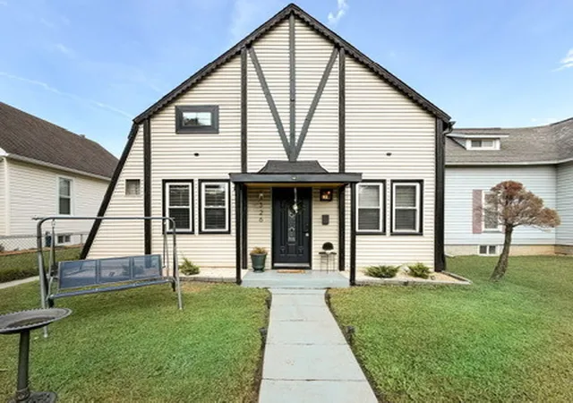 Photo 2 of Single family home for sale at 326 S Sycamore, Centralia, IL 62801 | MLS# 12751640 | Listing updated on 2026-10-03
