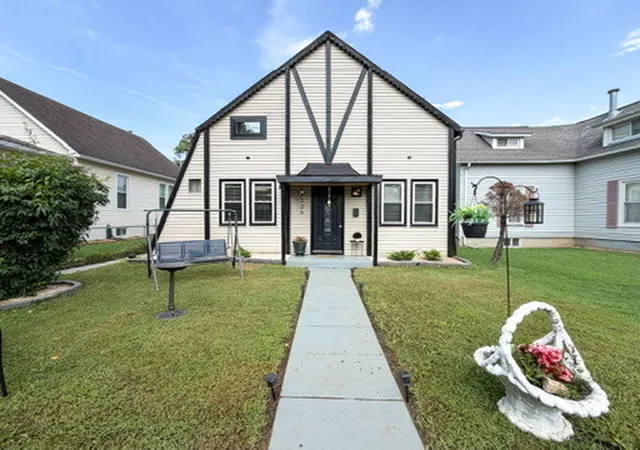 Photo 3 of Single family home for sale at 326 S Sycamore, Centralia, IL 62801 | MLS# 12751640 | Listing updated on 2026-10-03