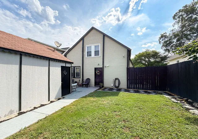 Photo 4 of Single family home for sale at 326 S Sycamore, Centralia, IL 62801 | MLS# 12751640 | Listing updated on 2026-10-03