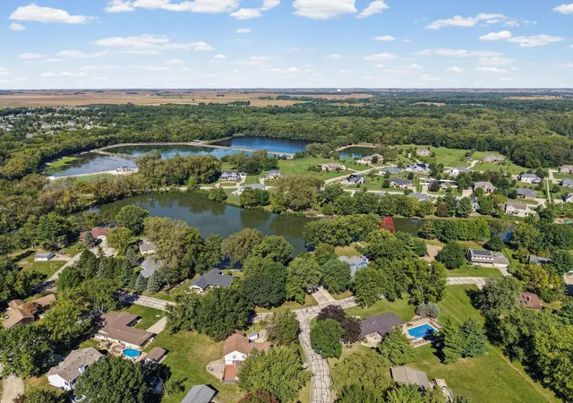 Photo 3 of Single family home for sale at 1801 Lake Shore Dr, Mahomet, IL 61853 | MLS# 12751641 | Listing updated on 2026-10-06