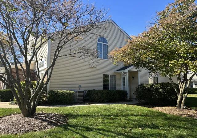 Photo 2 of Townhouse for sale at 201 Brittany Dr #A, Streamwood, IL 60107 | MLS# 12751644 | Listing updated on 2026-10-08