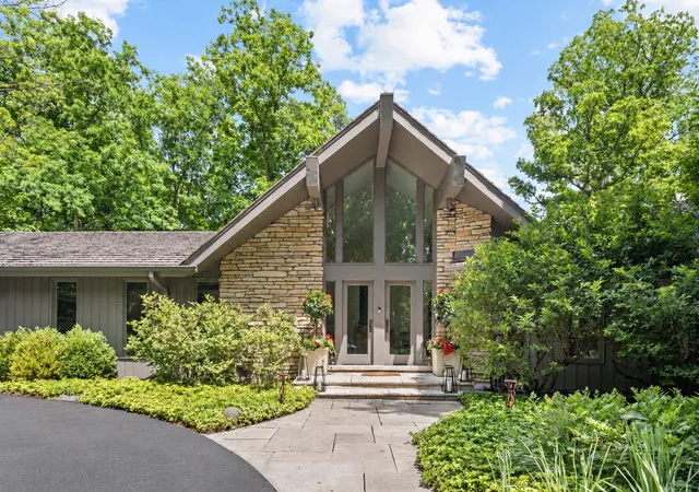 Photo 1 of Single family home for sale at 677 Driftwood Ln, Northbrook, IL 60062 | MLS# 12751652 | Listing updated on 2026-09-30