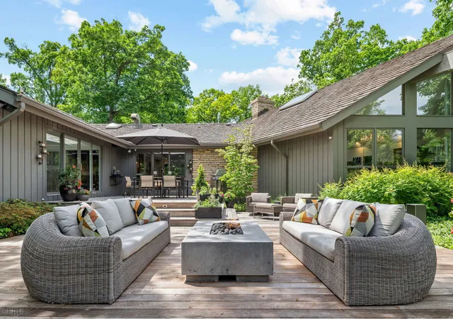 Photo 2 of Single family home for sale at 677 Driftwood Ln, Northbrook, IL 60062 | MLS# 12751652 | Listing updated on 2026-09-30