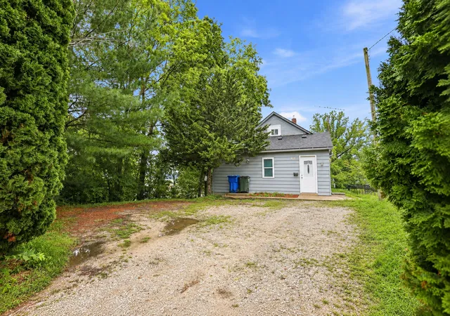 Photo 2 of Single family home for sale at 1808 E 12th Street, Davenport, IA 52803 | MLS# 12751665 | Listing updated on 2026-10-21