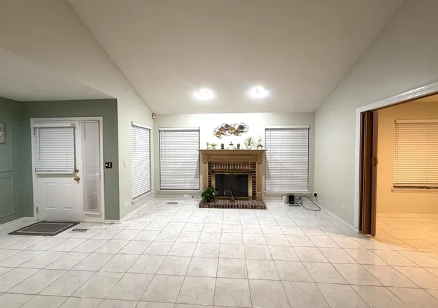 Photo 4 of Townhouse for sale at 1541 Stevens Dr, Schaumburg, IL 60173 | MLS# 12751666 | Listing updated on 2026-09-22