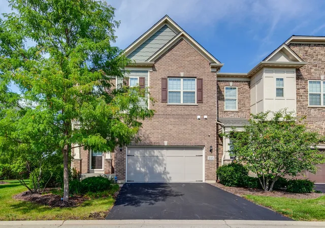 Photo 1 of Townhouse for sale at 335 Camberley Ln, Lincolnshire, IL 60069 | MLS# 12751667 | Listing updated on 2026-09-14