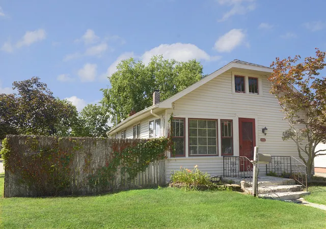 Photo 1 of Single family home for sale at 1601 W Main St, Ottawa, IL 61350 | MLS# 12751686 | Listing updated on 2026-10-07