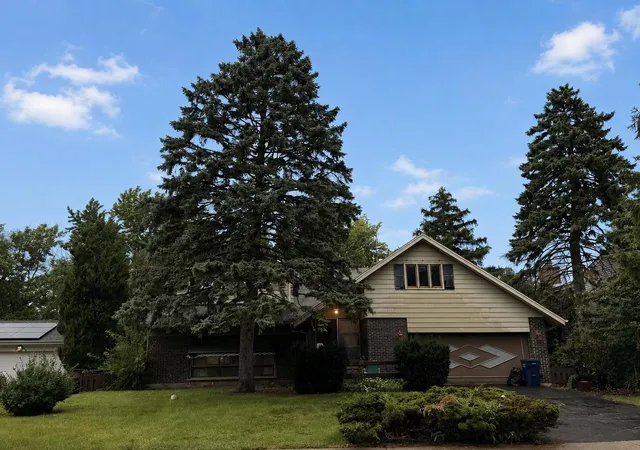Photo 1 of Single family home for sale at 2720 Appletree Ln, Northbrook, IL 60062 | MLS# 12751700 | Listing updated on 2026-09-14
