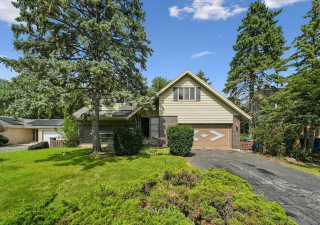 Photo 2 of Single family home for sale at 2720 Appletree Ln, Northbrook, IL 60062 | MLS# 12751700 | Listing updated on 2026-09-14