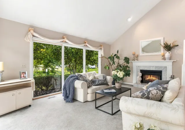 Photo 3 of Single family home for sale at 1923 Hillside Ln, Lisle, IL 60532 | MLS# 12751708 | Listing updated on 2026-09-24