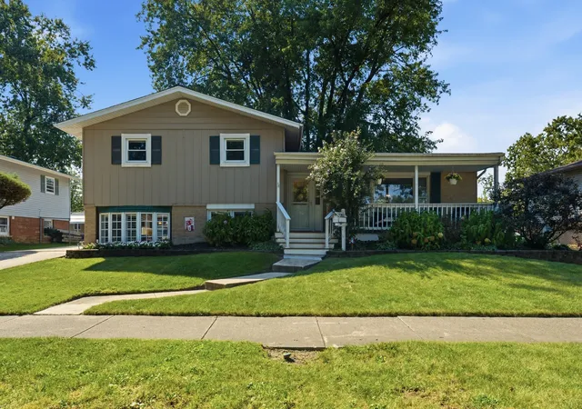 Photo 1 of Single family home for sale at 15124 Hillside Ave, Oak Forest, IL 60452 | MLS# 12751718 | Listing updated on 2026-09-07